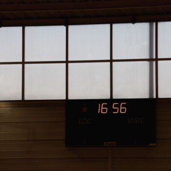 Photographie intitulée "L'heure approche -…" par Vanessa Baegne, Œuvre d'art originale, Photographie numérique Monté sur Alu…