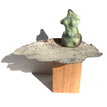 Sculpture titled "Baigneuse raku vert…" by Vanessa Renoux, Original Artwork, Ceramics