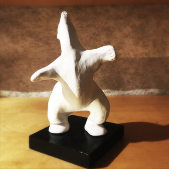 Sculpture titled "Ours qui danse 2" by Vanessa Renoux, Original Artwork, Ceramics