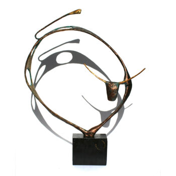 Escultura intitulada "Grand taureau doré…" por Vanessa Renoux, Obras de arte originais, Papel