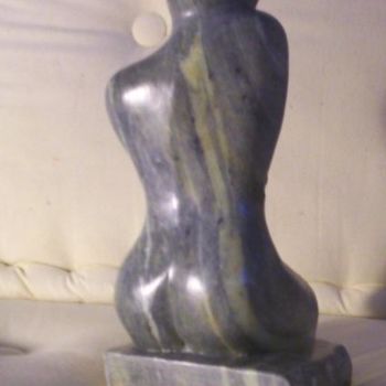 Sculpture intitulée "femme assise" par Marie Claire Van Raes, Œuvre d'art originale