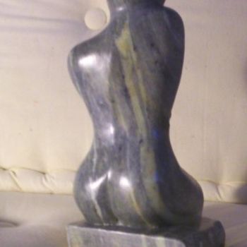 Escultura intitulada "femme assise" por Marie Claire Van Raes, Obras de arte originais