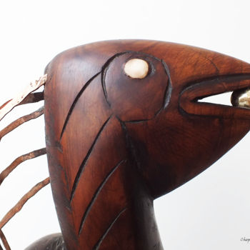 Скульптура под названием "BIRD thief" - Vasile Cheptanaru, Подлинное произведение искусства, Дерево