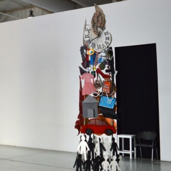 Скульптура под названием "Materialism Totem -…" - Vera Stavrinadi, Подлинное произведение искусства, Металлы