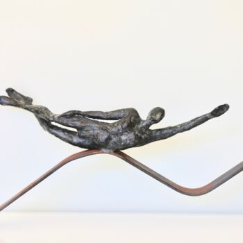 Skulptur mit dem Titel "nager nager nager..…" von Veronique Lonchamp, Original-Kunstwerk, Bronze
