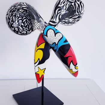 Sculpture intitulée "Wonder Woman - Gran…" par Véronique Pinault, Œuvre d'art originale, Résine