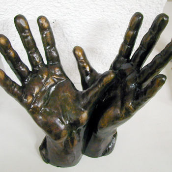 Sculpture titled "Le don" by Véronique Richard, Original Artwork, Bronze
