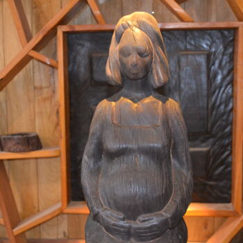 Skulptur mit dem Titel "New angel" von Victor Nguyen, Original-Kunstwerk, Holz