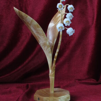 Skulptur mit dem Titel "Lily of the valley" von Victor Utcin, Original-Kunstwerk, Holz