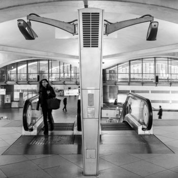 Photographie intitulée "Couloir de métro 08" par Victor García, Œuvre d'art originale