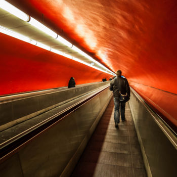 Photographie intitulée "Couloir de métro 16" par Victor García, Œuvre d'art originale, Photographie numérique