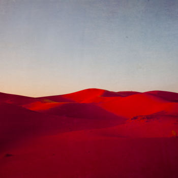 Fotografia intitolato "Sunset on the Sahara" da Viet Ha Tran, Opera d'arte originale, Fotografia manipolata