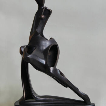 Skulptur mit dem Titel "Model" von Viktor Konoval, Original-Kunstwerk, Bronze
