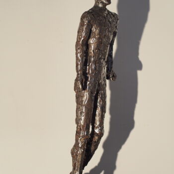Skulptur mit dem Titel "Marcheur" von Vincent Fons, Original-Kunstwerk, Metalle