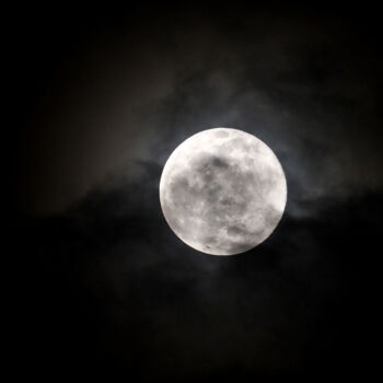 Fotografia intitulada "Last full moon of w…" por Vincenzo Izzo, Obras de arte originais, Fotografia digital