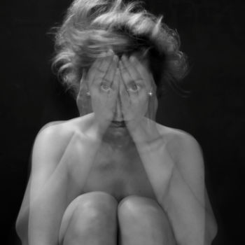 Photographie intitulée "Se (dé)saisir, 3/9." par Virginie Boutin, Œuvre d'art originale, Photographie numérique