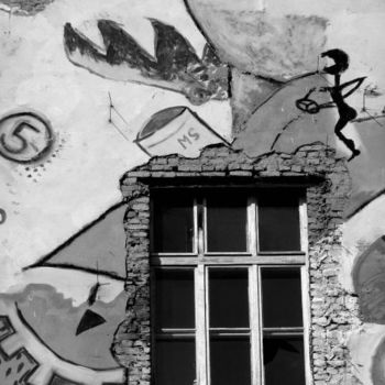 Photographie intitulée "WINDOWS 10 BERLIN" par Virginie Banas, Œuvre d'art originale