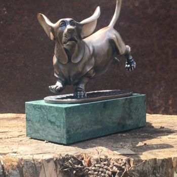 Sculpture titled "Бассет" by Vitaliy Semenchenko, Original Artwork, Bronze