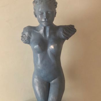 Skulptur mit dem Titel "Victoria" von Vivianne Conquet, Original-Kunstwerk, Ton
