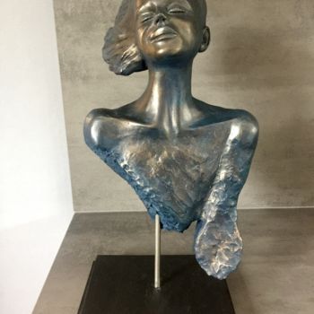 Sculpture titled "Eole" by Vivianne Conquet, Original Artwork, Clay