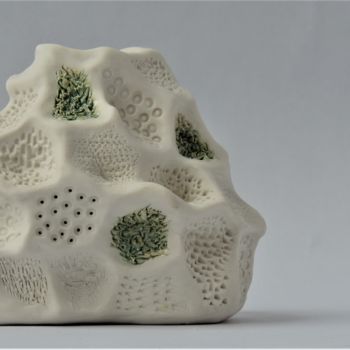 Sculpture titled "Rocher blanc" by Viviane Thelen, Original Artwork, Ceramics