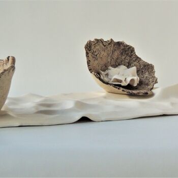 Sculpture intitulée "Plat seins fleurs 2" par Viviane Thelen, Œuvre d'art originale, Céramique