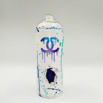 Scultura intitolato "Bombe Chanel Blue" da Vl, Opera d'arte originale, Resina