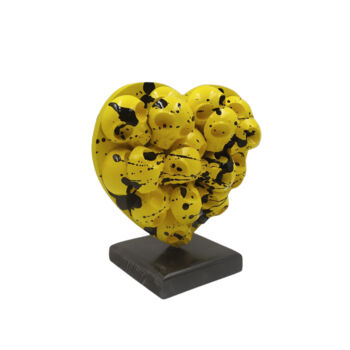 Sculptuur getiteld "Heart Skull - Yellow" door Vl, Origineel Kunstwerk, Hars