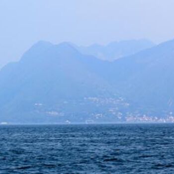 Photographie intitulée "Lake Maggiore" par Vlad, Œuvre d'art originale