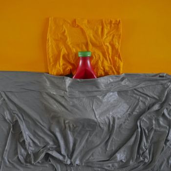 Peinture intitulée "In bed with ketchup" par Thècle, Œuvre d'art originale, Tissu