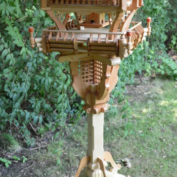 Skulptur mit dem Titel "Luxury Birdhouse II" von Waldemar Engelowski, Original-Kunstwerk