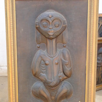 Sculpture titled "La détentrice de tr…" by Wamba Lomombia Yussuf Baudouin, Original Artwork, Metals
