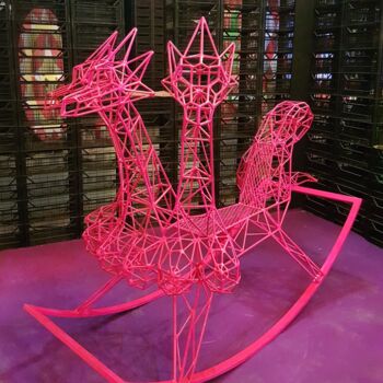 Скульптура под названием "Boobs Dragon" - Alexandra Weld Queen, Подлинное произведение искусства, Металлы