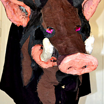 Escultura intitulada "Poor Boar" por Eva Carty, Obras de arte originais, Papel machê