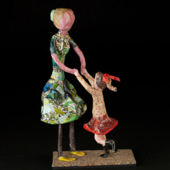 Sculpture titled "Dansje Doen" by Wil Buijs, Original Artwork, Paper maché