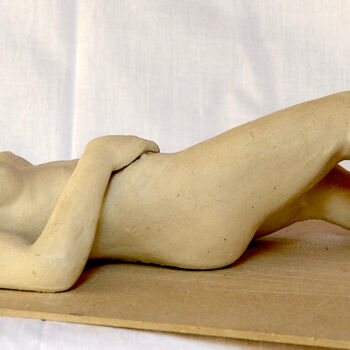 Sculpture titled "Bain de soleil" by William Castaño, Original Artwork, Clay