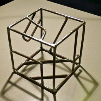 Sculptuur getiteld "cube miraculeux" door Wolf Thiele, Origineel Kunstwerk, Draad