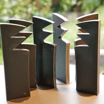 Skulptur mit dem Titel "Les six petites bav…" von Wolf Thiele, Original-Kunstwerk, Metalle