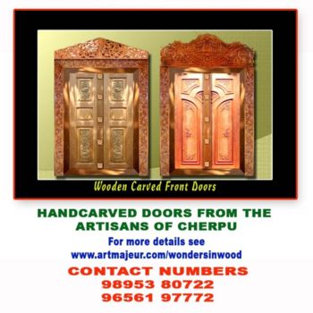 Skulptur mit dem Titel "DECORATED DOORS" von Laxmisri Handicrafts,Thrissur, Original-Kunstwerk, Holz