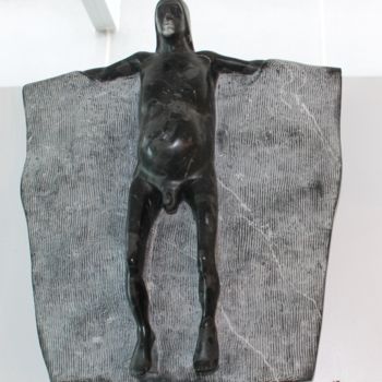 Sculptuur getiteld "Beach Boy" door Wojciech Pietranik, Origineel Kunstwerk, Steen