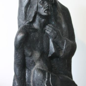 Skulptur mit dem Titel "I'm Sad Again - Iraq" von Wojciech Pietranik, Original-Kunstwerk, Stein