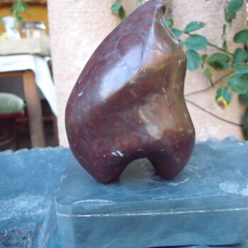 Sculpture titled "Coeur-oiseau 7" by Xavier Malbreil, Original Artwork, Stone