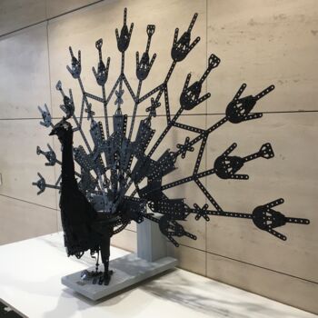 Skulptur mit dem Titel "Wheely le Paon" von Xaro, Original-Kunstwerk, Metalle