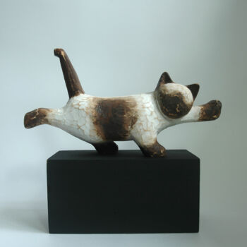 Sculpture intitulée "瑜伽猫-01" par Yang Guang Mei, Œuvre d'art originale, Bois