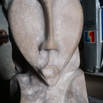 제목이 "ZORA"인 조형물 Yann Raufaste (YASKA)로, 원작, 돌
