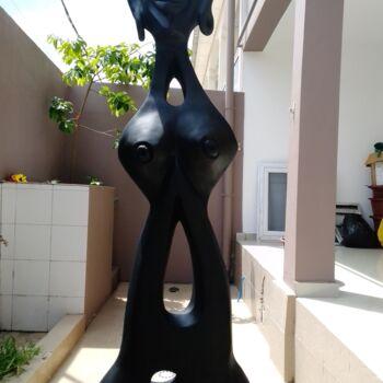 Sculptuur getiteld "L'HOMME Noir" door Yao Nda Olivier Meh, Origineel Kunstwerk, Gips