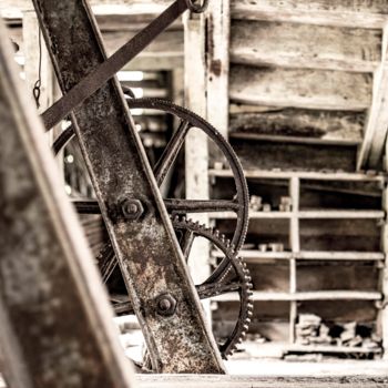 Photographie intitulée "Old wheel" par Ygsendd, Œuvre d'art originale, Photographie numérique Monté sur Aluminium