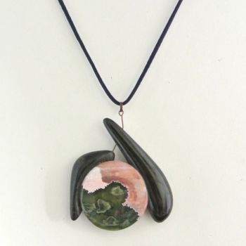 Diseño titulada "Pendentif en jaspe…" por Atelier Art Et Artisanat, Obra de arte original, Piedra