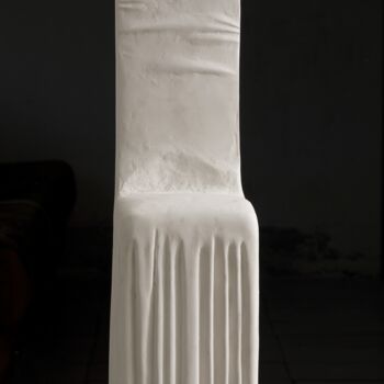 Скульптура под названием "Chair series & whit…" - 明 袁, Подлинное произведение искусства, Камень