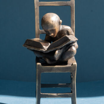 Scultura intitolato ""The Little Reader"" da Yuriy Kraft, Opera d'arte originale, Bronzo